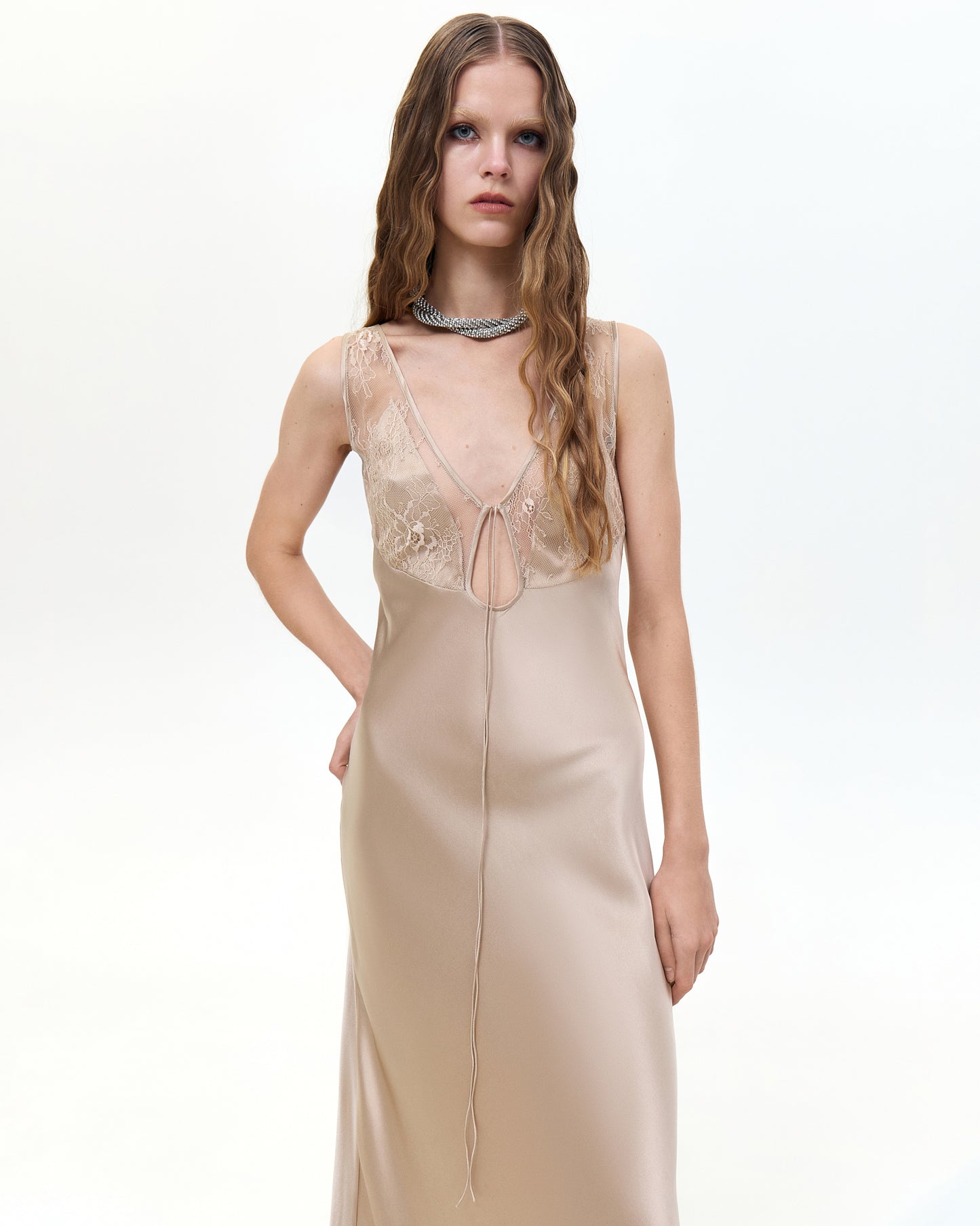 Шовкова сукня максі з мереживом