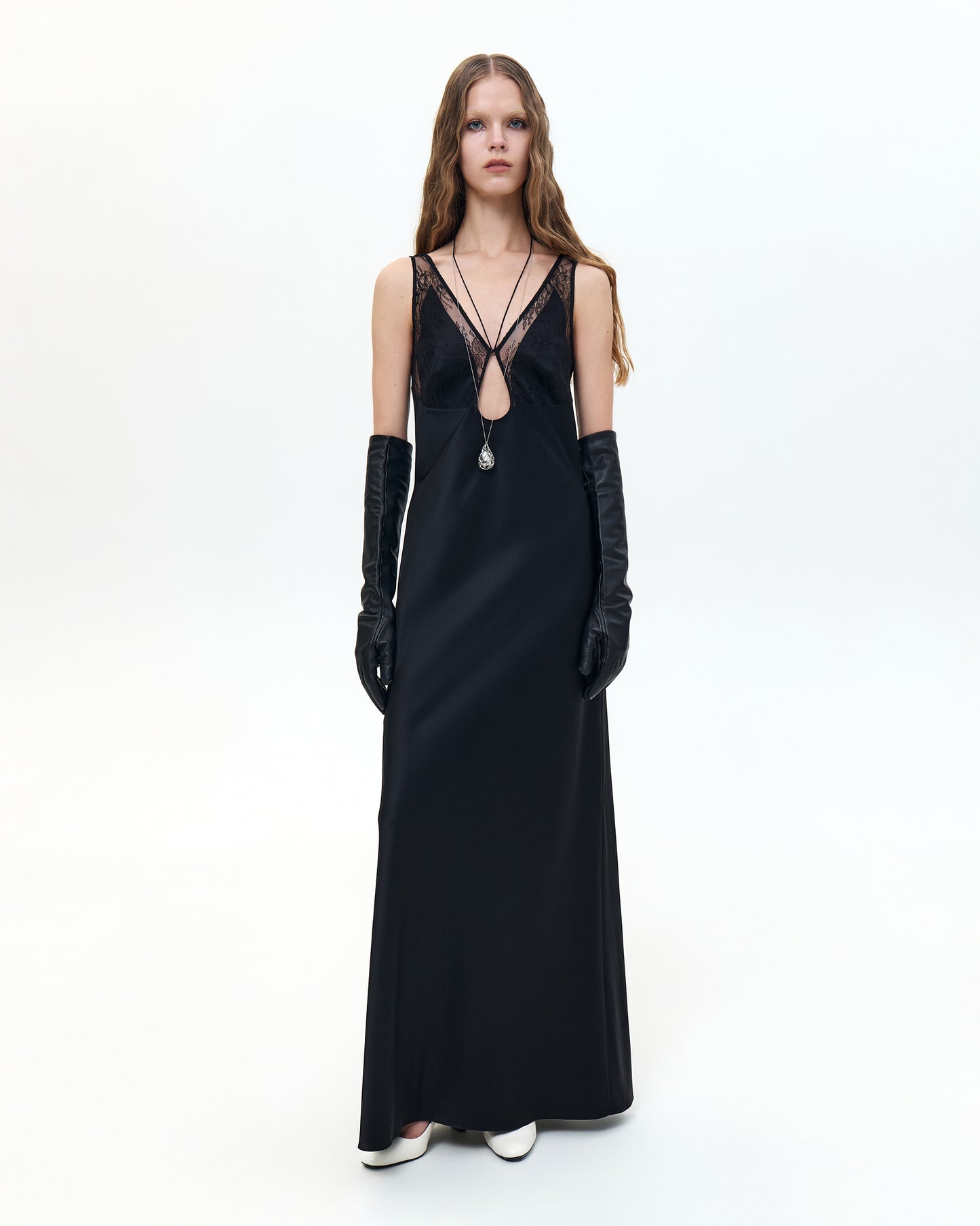 Шовкова сукня максі з мереживом