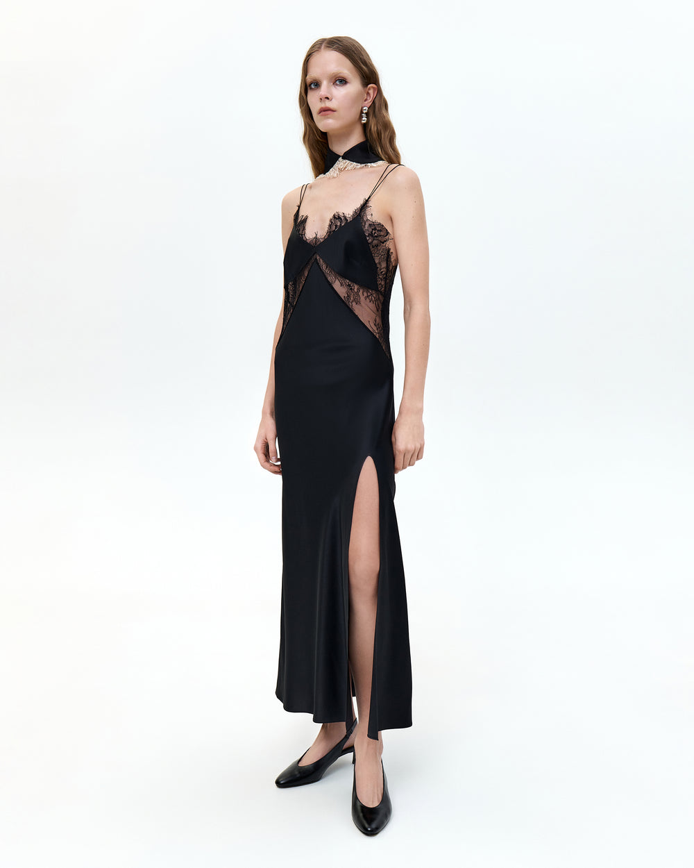 Шовкова сукня міді з розрізом та з мереживом