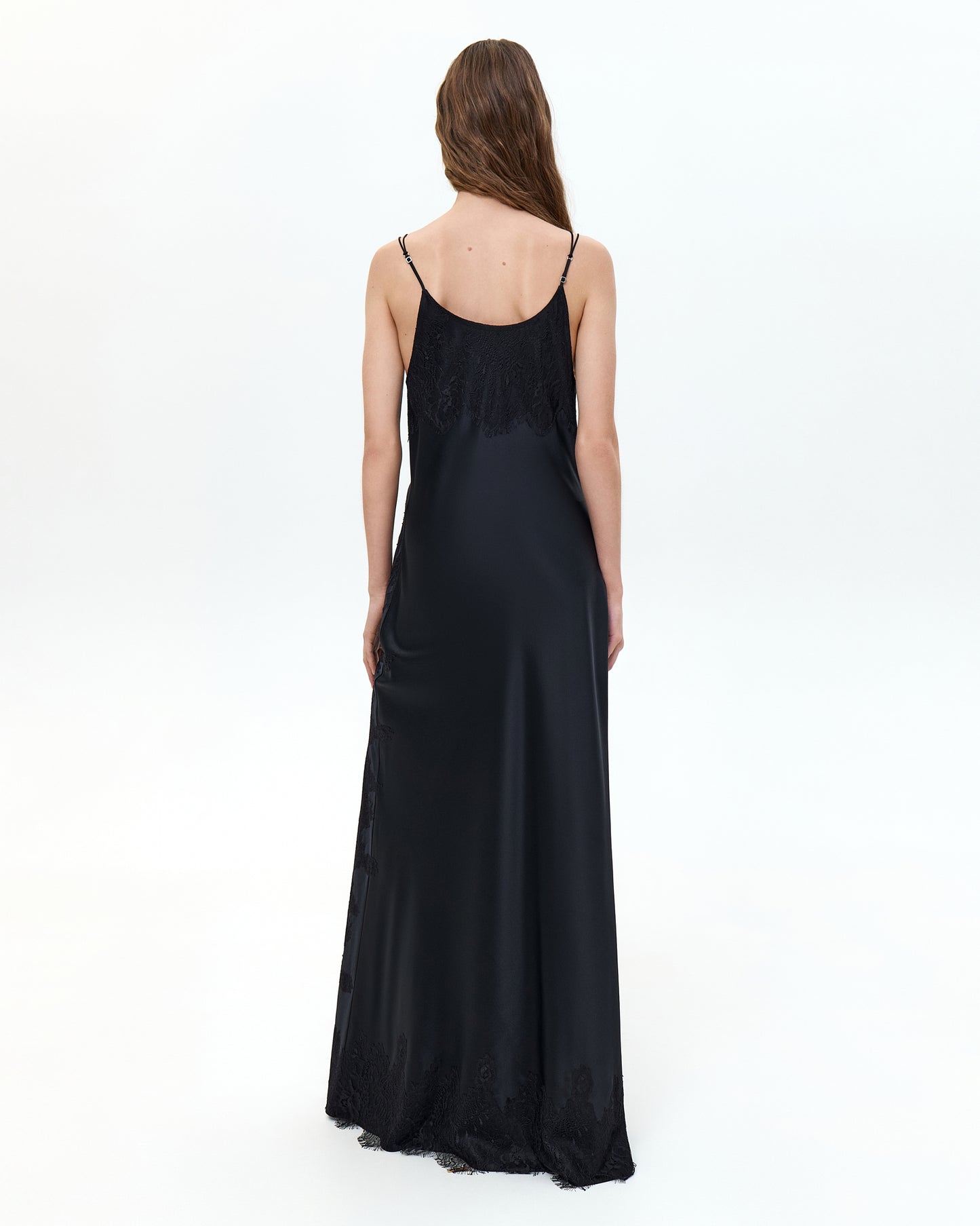 Шовкова сукня максі з розрізом та мереживом