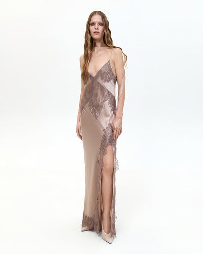 Шовкова сукня максі з розрізом та мереживом