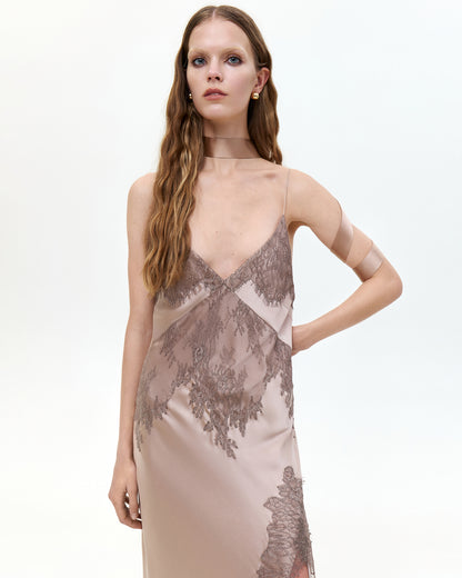 Шовкова сукня максі з розрізом та мереживом