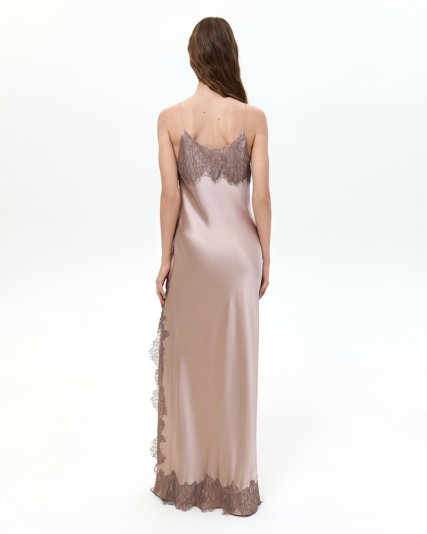 Шовкова сукня максі з розрізом та мереживом