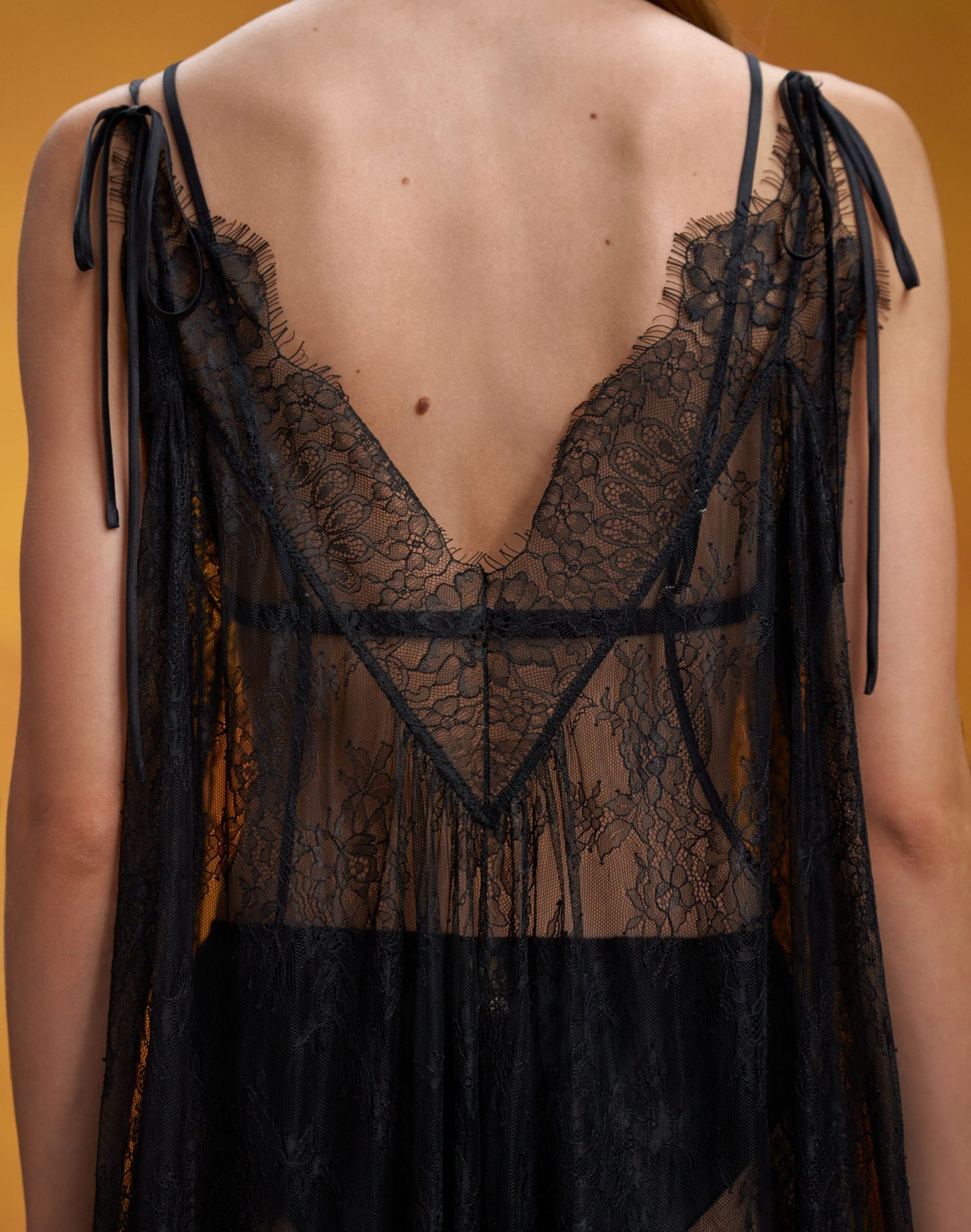 Мереживна сукня максі