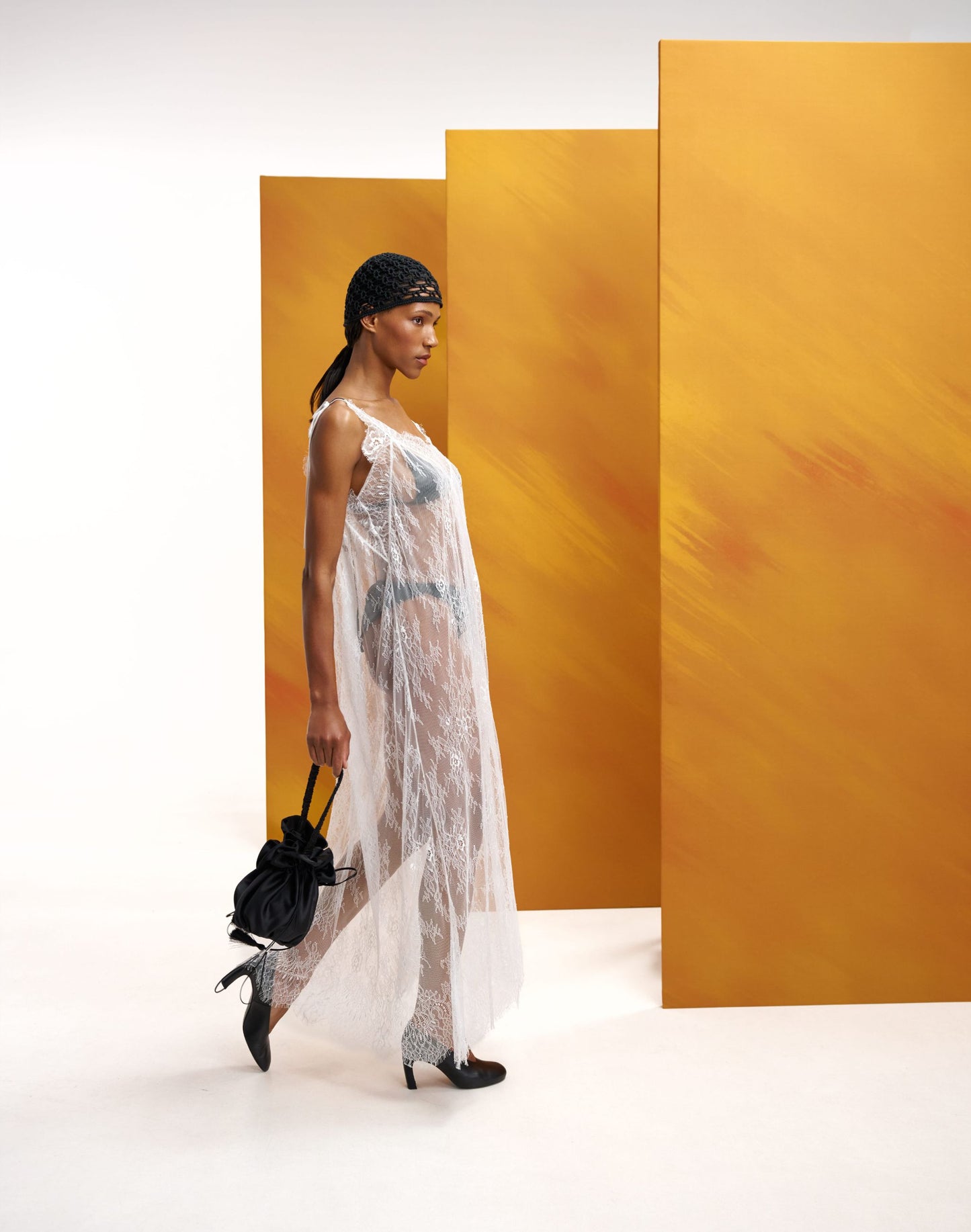 Мереживна сукня максі