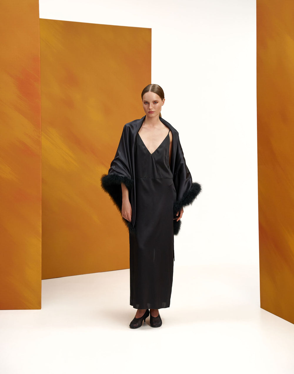 Пончо -  зі зйомним пір'ячком - шовкове